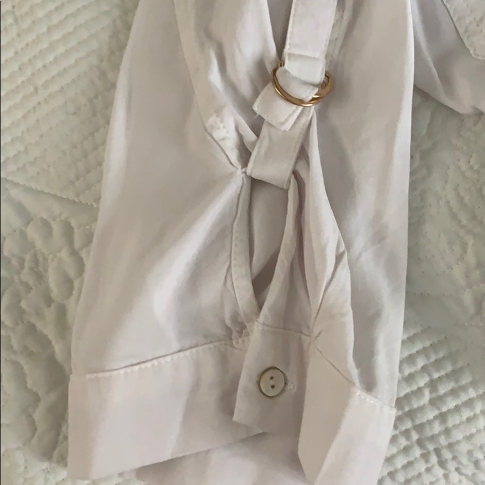 A New Day. Woman’s White Top. - Picture 7 of 7